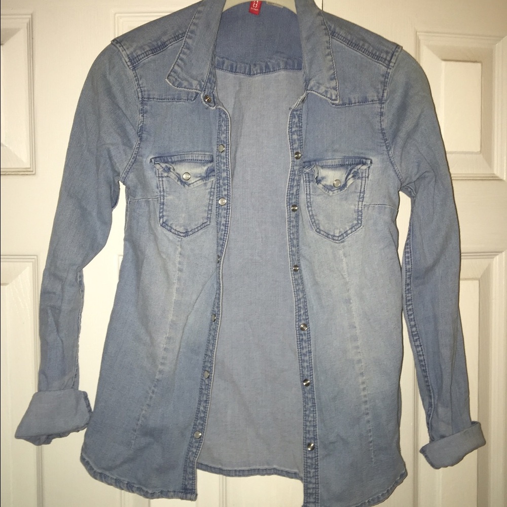 Fitted denim button down