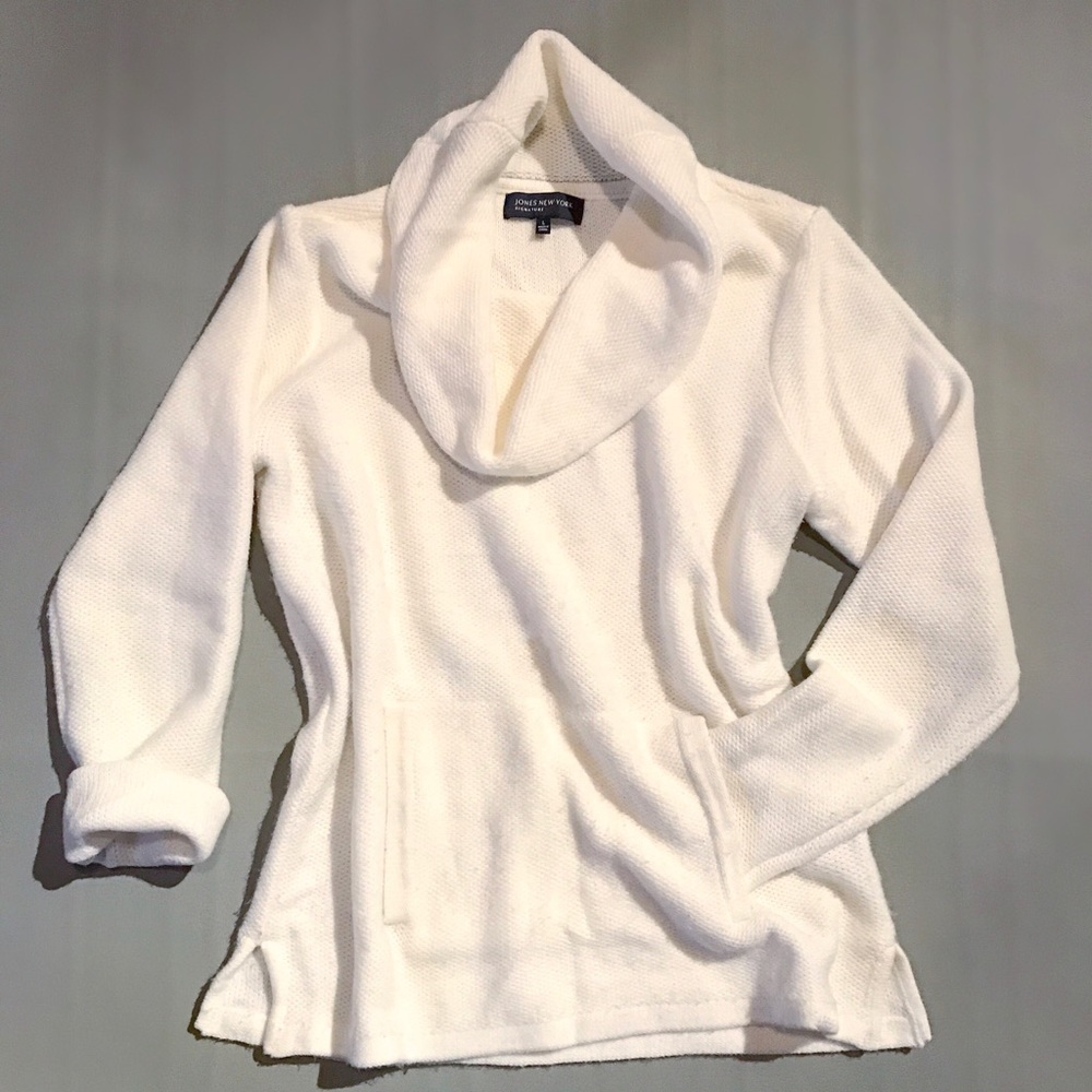 CLOSET CLEAR OUT! Oversized sweater w/front pocket