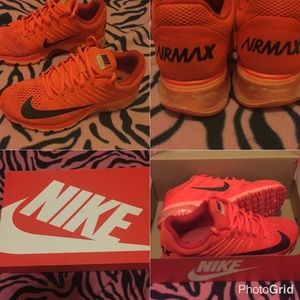 Size 8.5 women Nike tennis shoes.