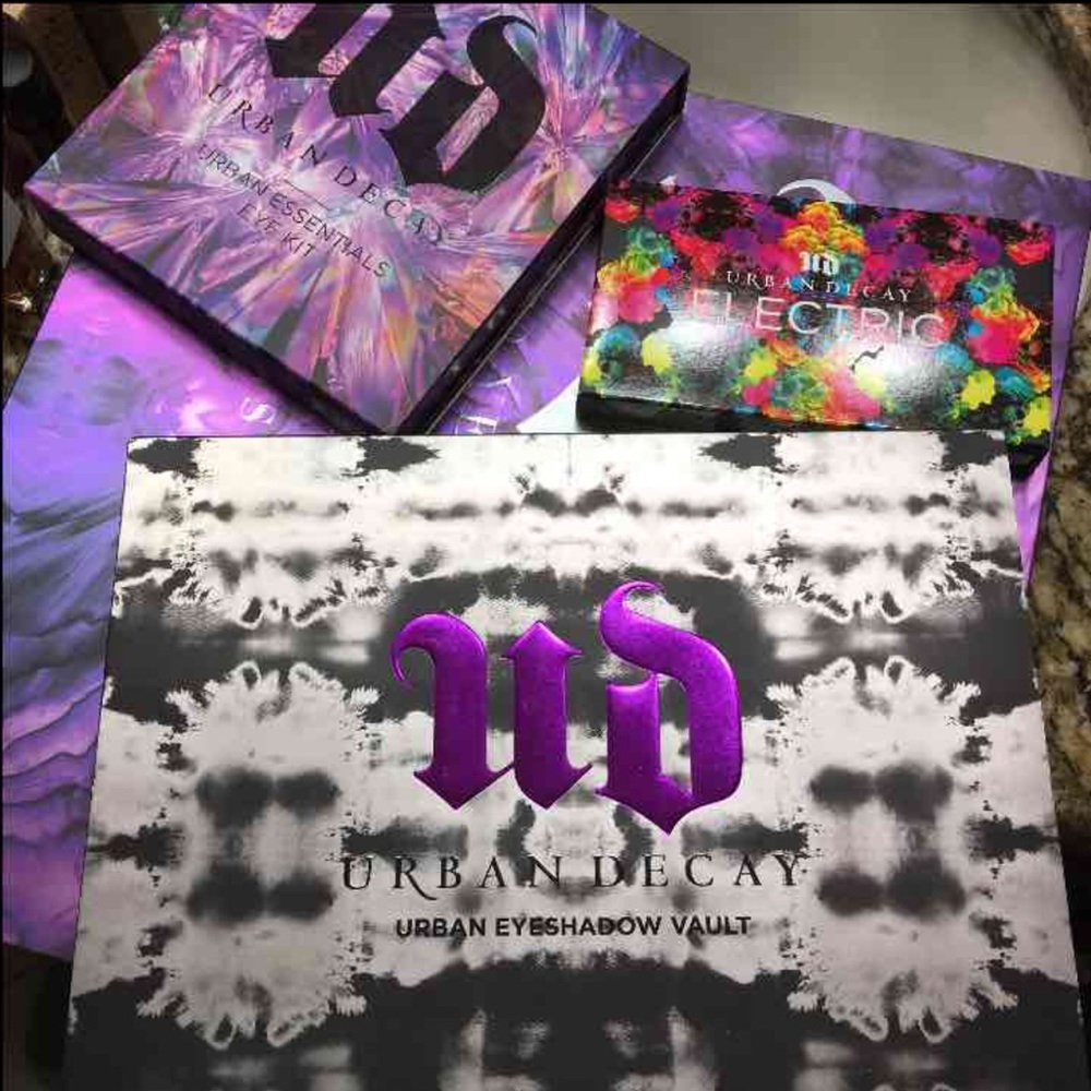 BNIB Urban Decay Makeup Collection -1