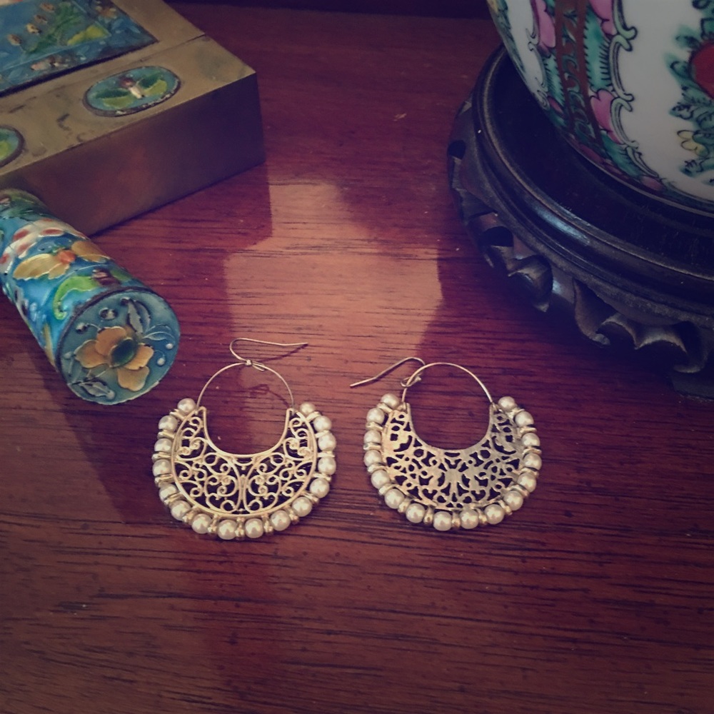 Gold and pearl earrings