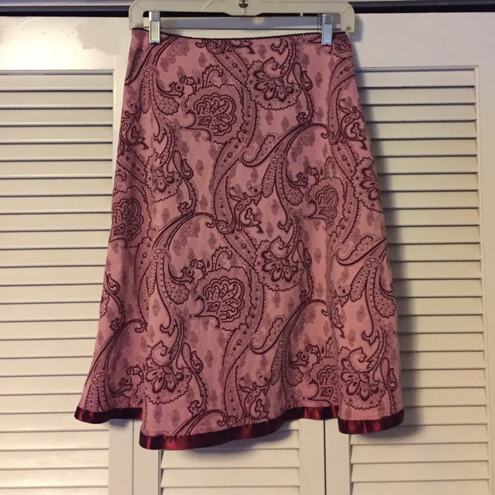 Sweet pink and maroon paisley skirt, size M