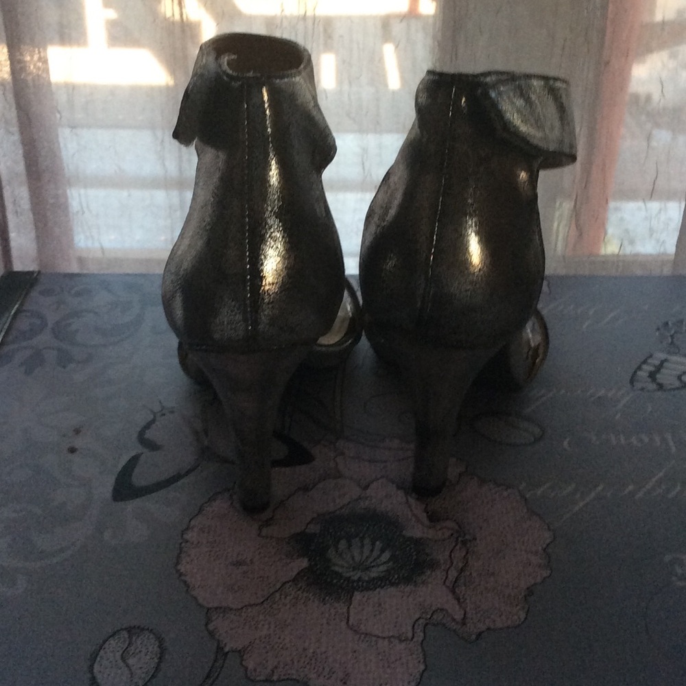 Shoes - Picture 2 of 4