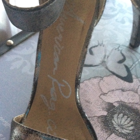 Shoes - Picture 3 of 4