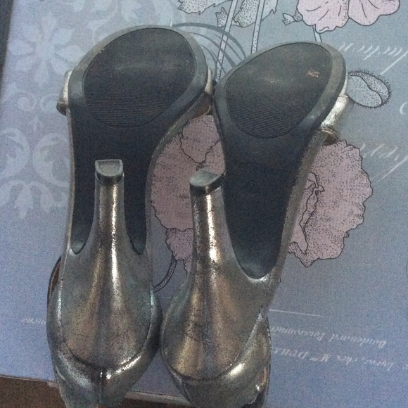 Shoes - Picture 4 of 4