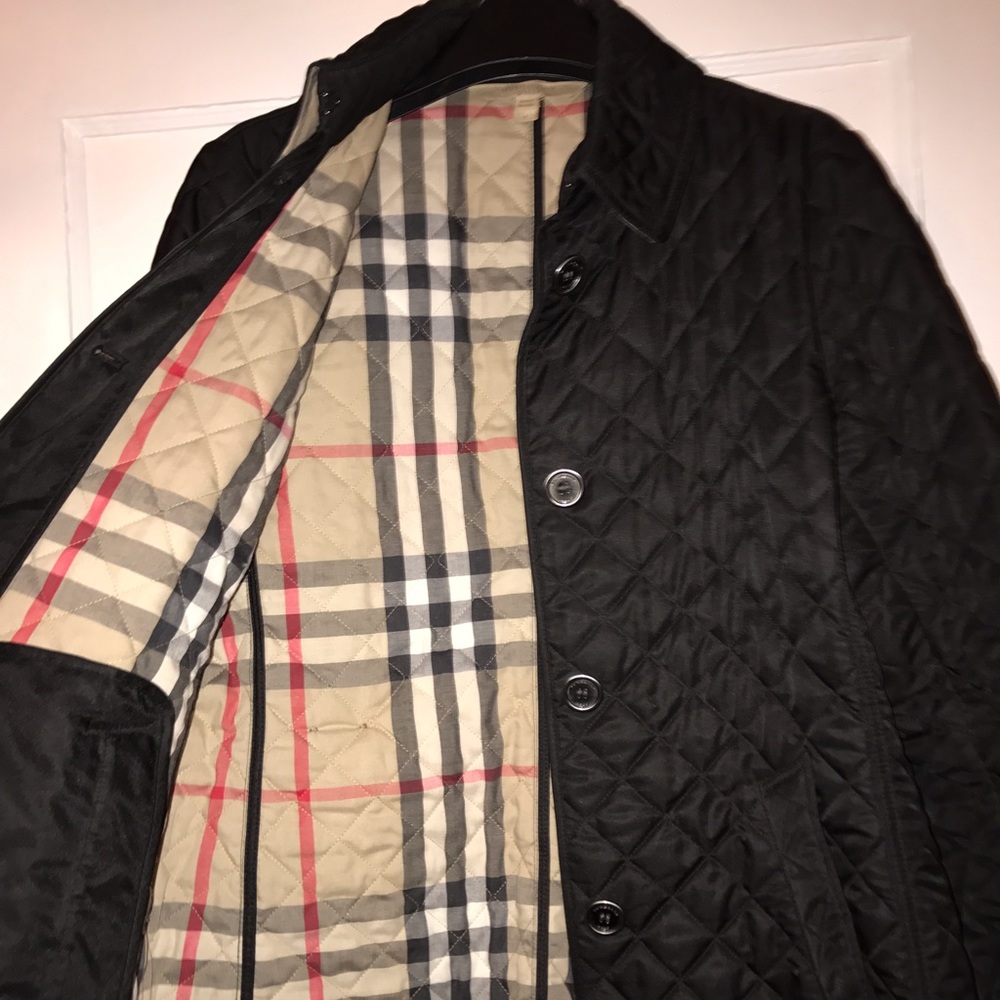 COVETED BURBERRY JACKET!! OVER 40% OFF RETAIL!