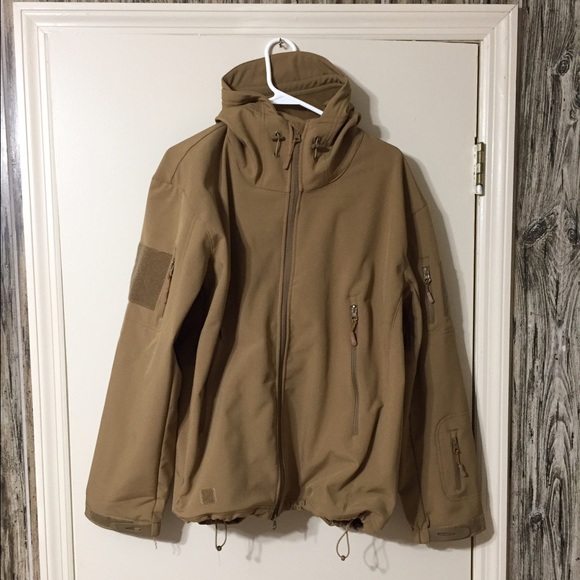 tactical softshell jacket - Picture 2 of 3