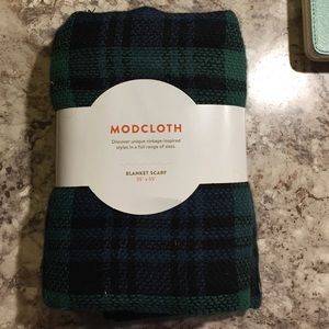 MODCLOTH BLANKET SCARF 55" x 55" Green Black