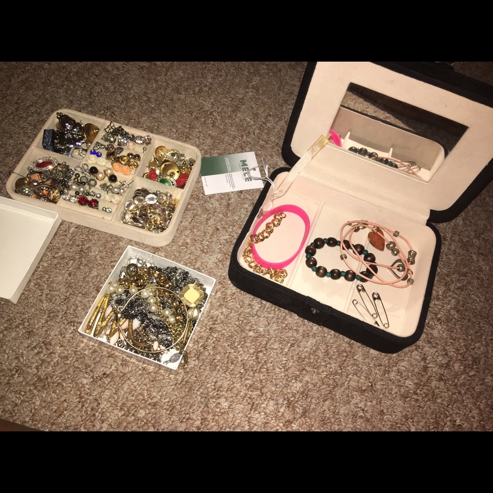 HUGE JEWELRY SET WORTH OVER $150