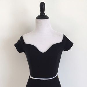 Black capped sleeve crop top w sweetheart neckline
