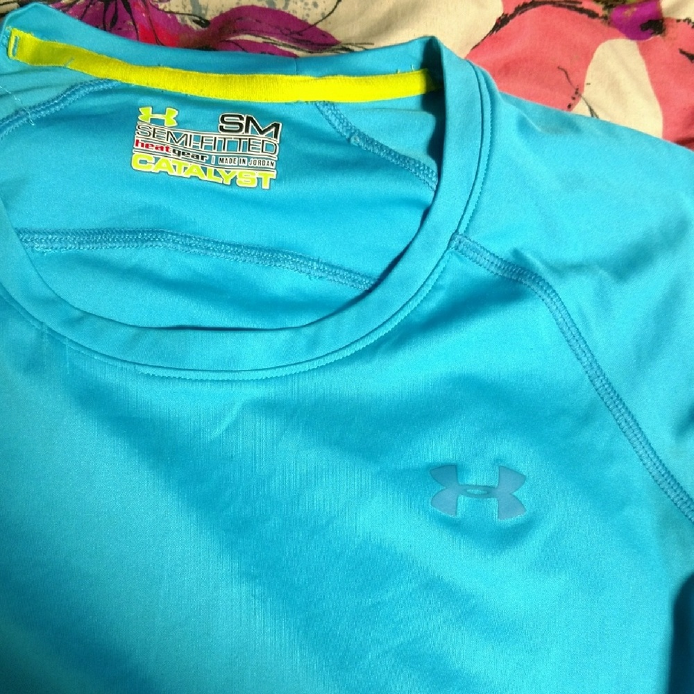 Under Armour Semi-fitted HeatGear tee