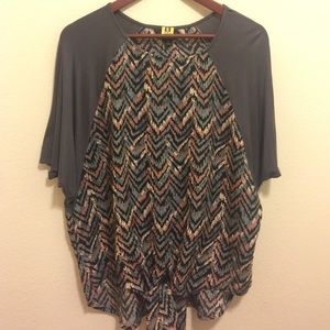 Flowy tie bottom shirt