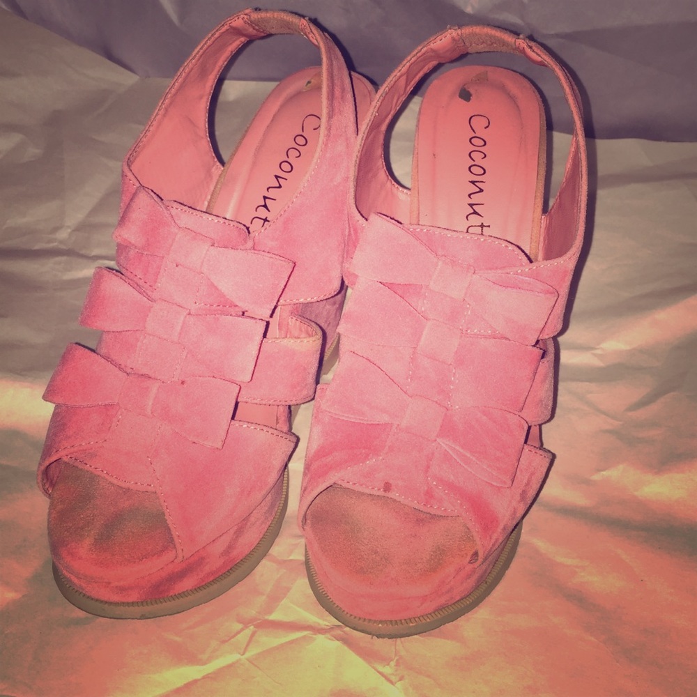 Pink bow wedges