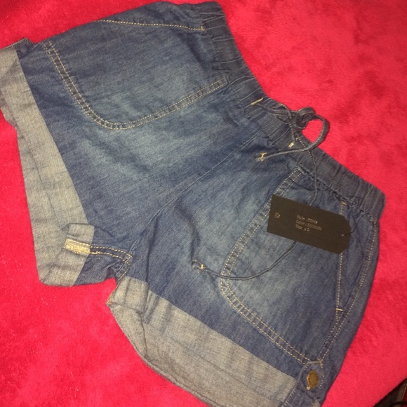 Shorts - Picture 2 of 3