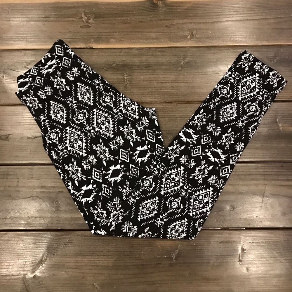 NEW Small Guess black/white leggings