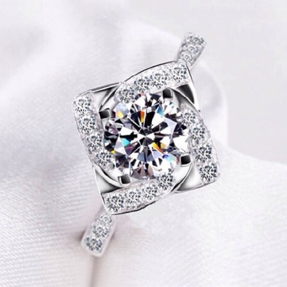 Diamonds & Jules Jewelry - 🎉HOST PICK🎉 Sterling Silver Rose Ring