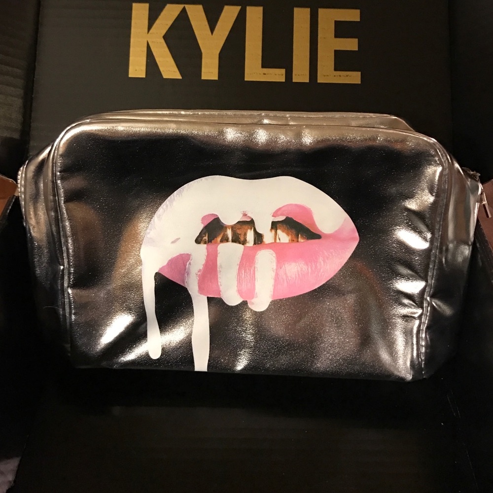 MAJOR SALE GOING ON- sine THAT SAY SOLD are NOT,