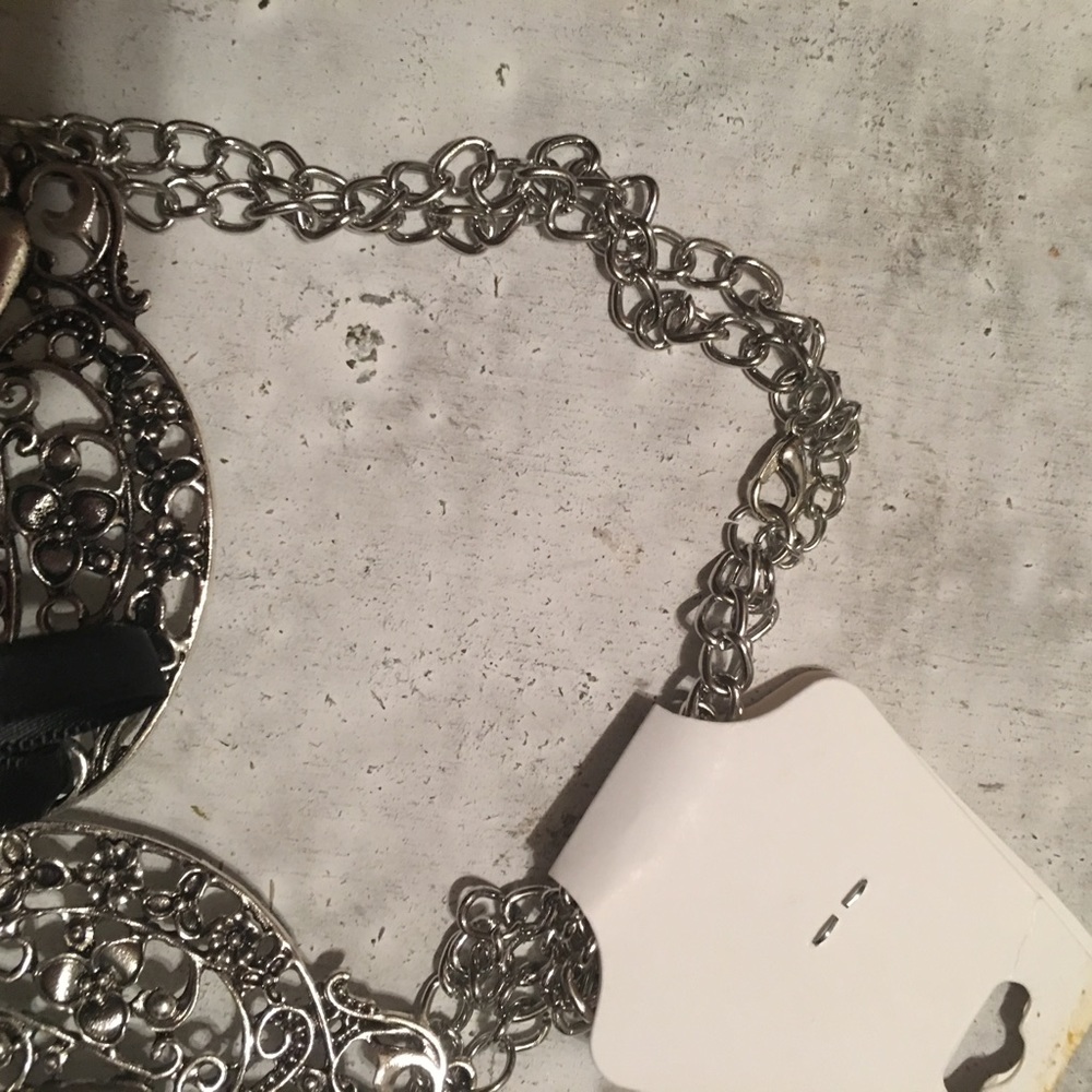 Metal Alloy Lace Up Choker - Picture 5 of 6