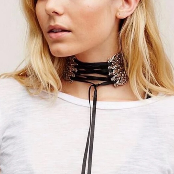 Metal Alloy Lace Up Choker - Picture 2 of 6