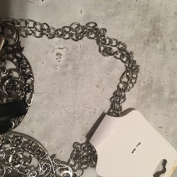 Metal Alloy Lace Up Choker - Picture 5 of 6