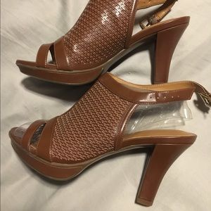 ‼️NEW IN BOX, Naturalizer mule sandal, tan