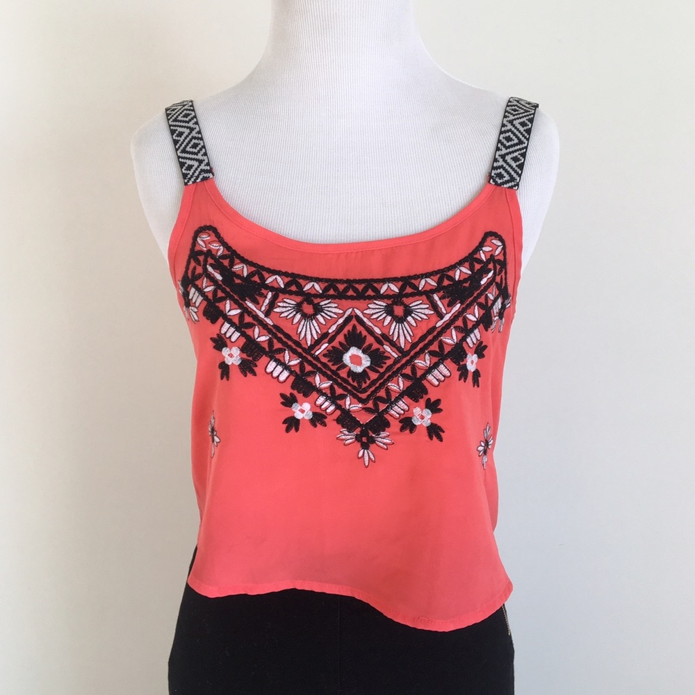 Salmon crop tank w black & white embroidery