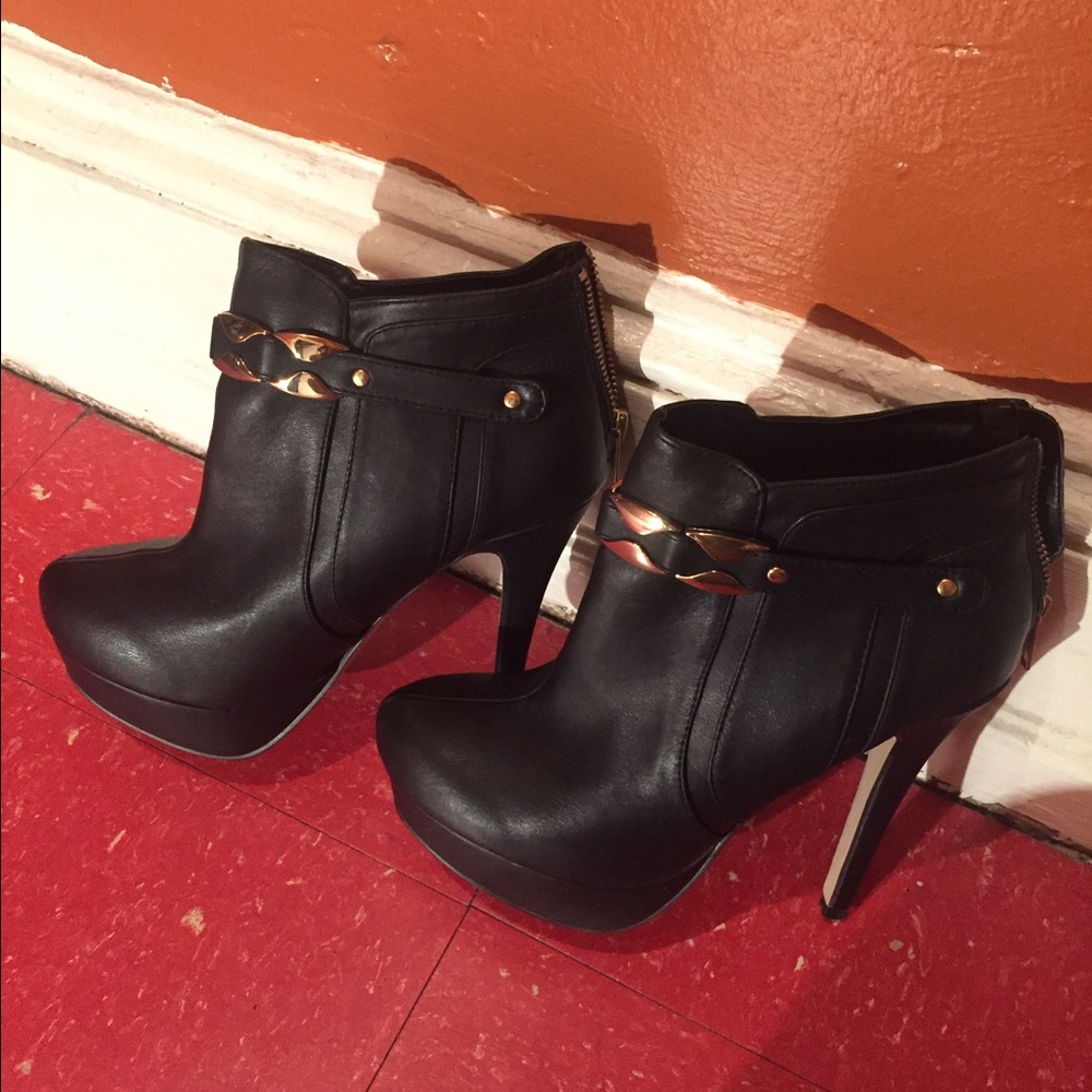 Size 8 black booties