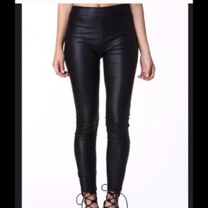 ❌ Traded ❌ Coated vegan leather leggings M (4-8)
