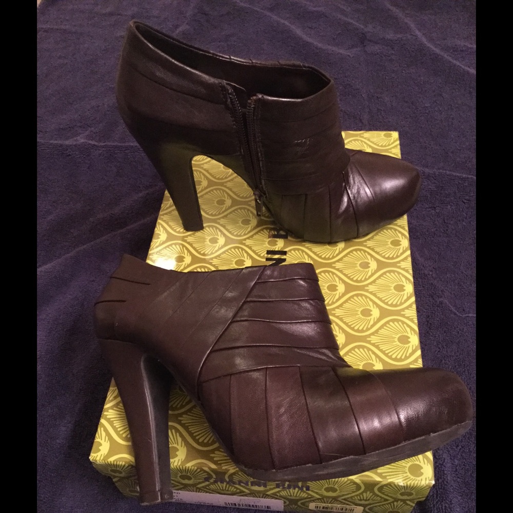 Gianni Bini Booties 7.5M