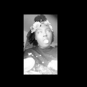 Meet your Posher, Cassandra