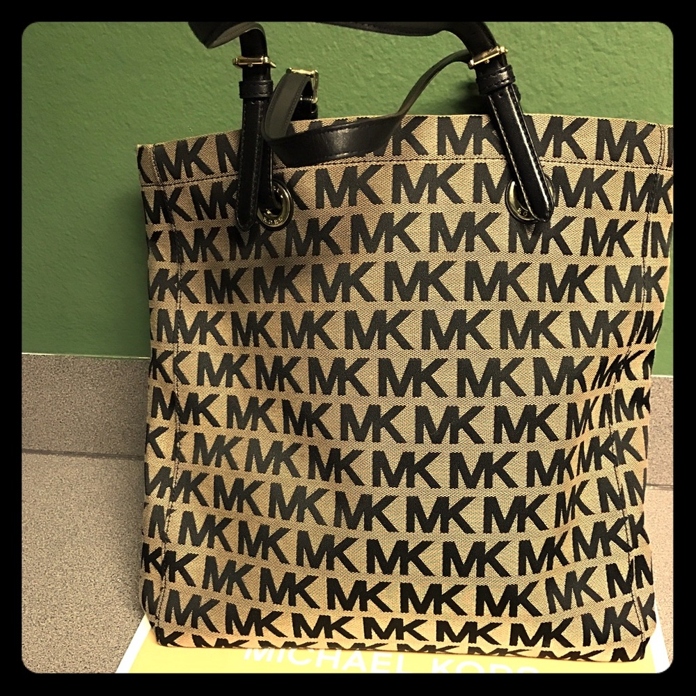 Authentic Signature Michael Kors Tote