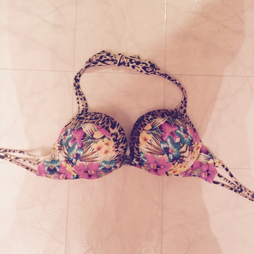 Victoria secret push up bikini top. NWOT.