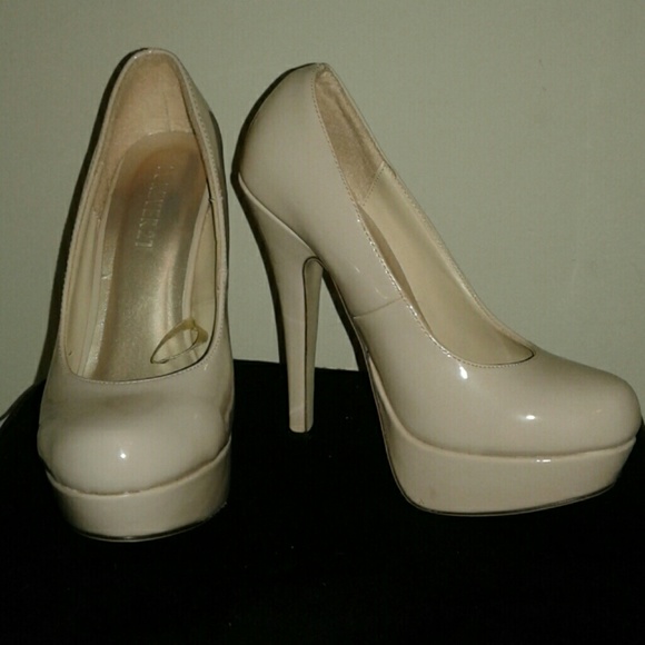 Nude/Cream Pumps - Picture 1 of 1