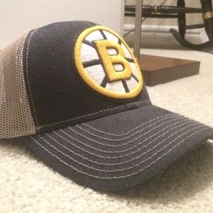 boston bruins trucker hat