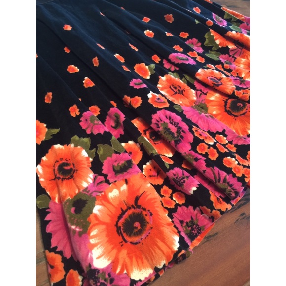 Vintage Free People Full Floral Velvet Skirt - Picture 3 of 4