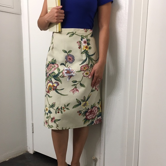 Mimi Cariño Dresses & Skirts - Garden pencil skirt