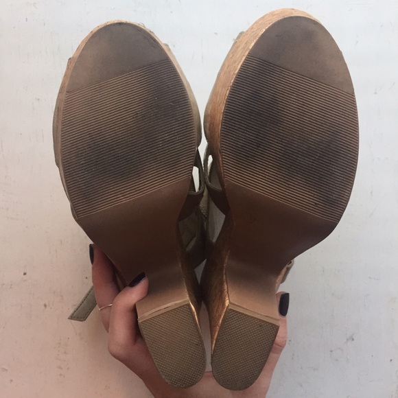 Qupid Wedges - Picture 2 of 3