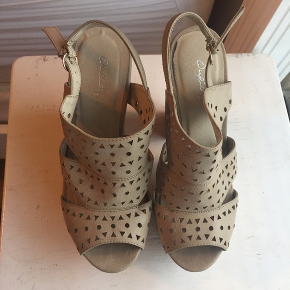 Qupid Wedges - Picture 3 of 3