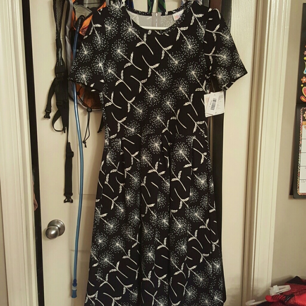 FINAL-NWT Dandelion LuLaRoe Amelia