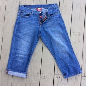 Lucky Brand Capri jeans with a peace sign on rump!