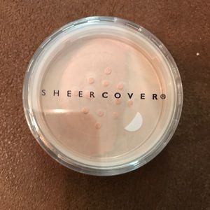 Sheercover lip to lid highlighter