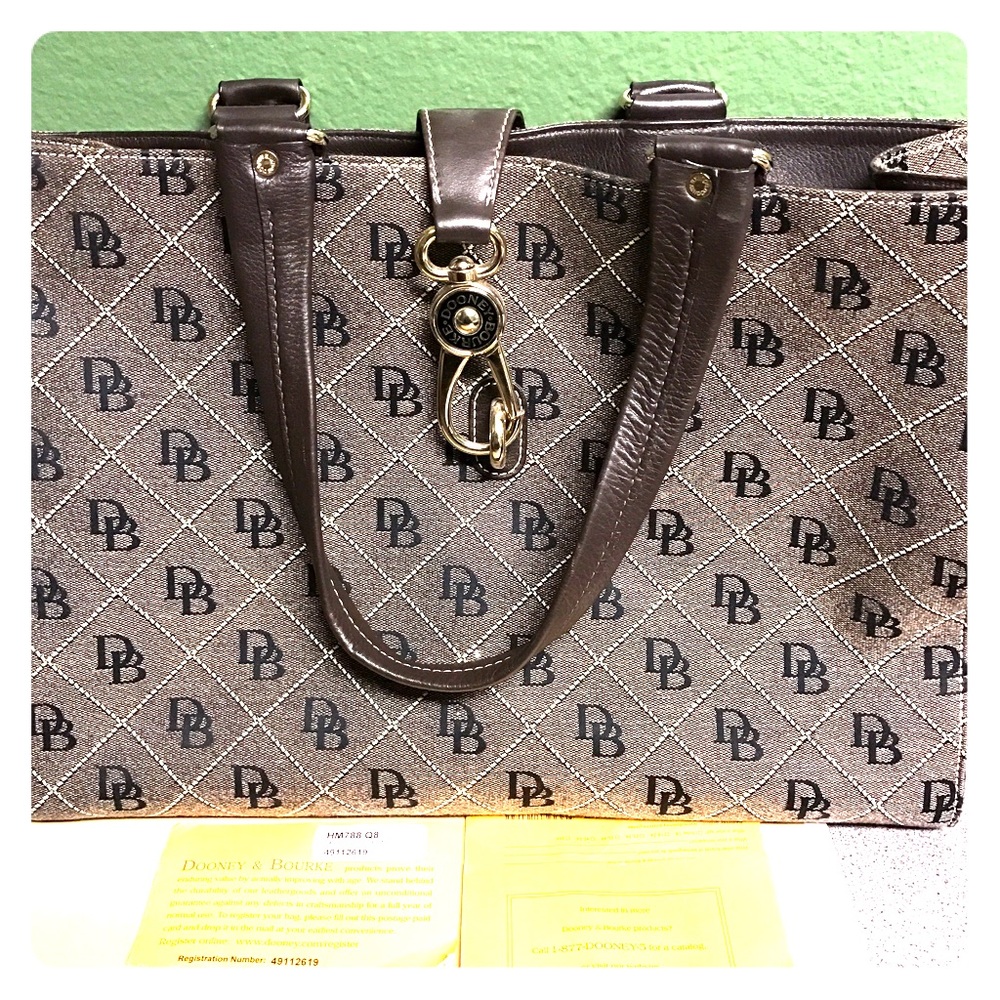 🚫SOLD 🚫Authentic Signature Dooney and Bourke