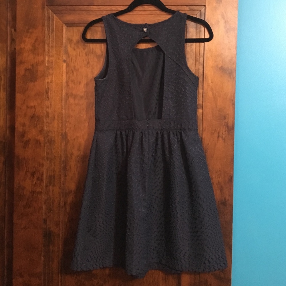 Dress - Picture 3 of 4