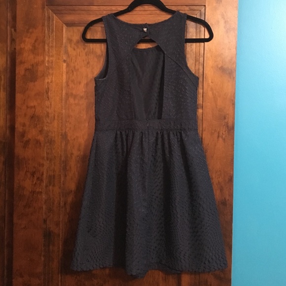 Dress - Picture 3 of 4