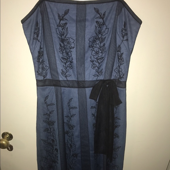 BCBG MAX ARZIA - Picture 4 of 8