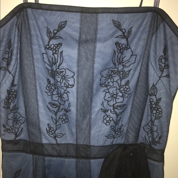 BCBG MAX ARZIA - Picture 5 of 8