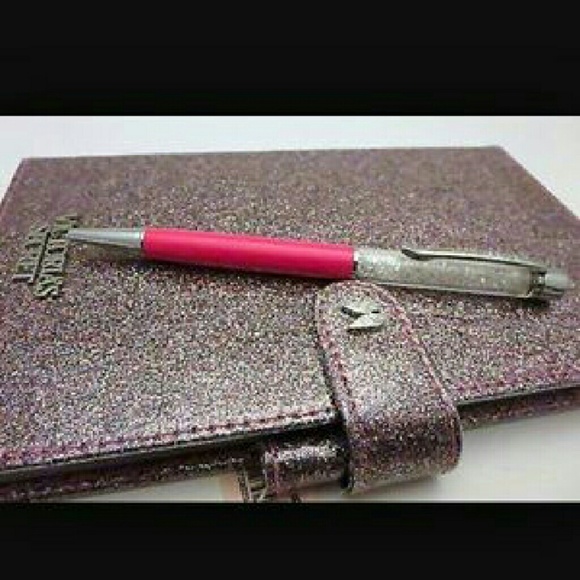 ISO new everyday journal : r/Journaling ISO!! VS journal.