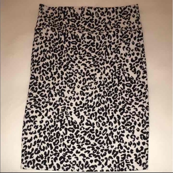 LuLaRoe Dresses & Skirts - Lularoe Cassie medium