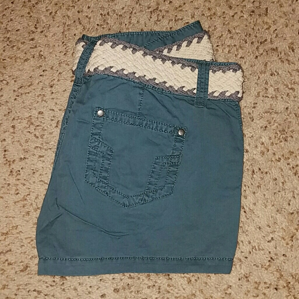 Junior's Mudd shorts with belt