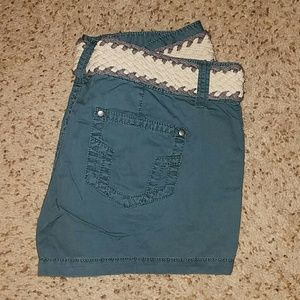 Junior's Mudd shorts with belt